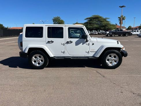 Used 2015 Jeep Wrangler Unlimited Sahara w/ Connectivity Group image 10