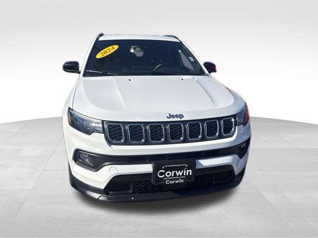 Used 2024 Jeep Compass Latitude AWD/4WD image 4