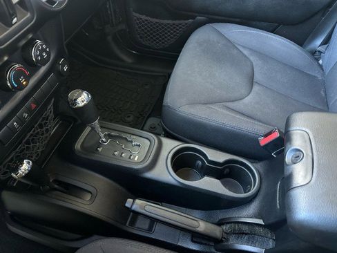 Used 2016 Jeep Wrangler Unlimited Sport image 16