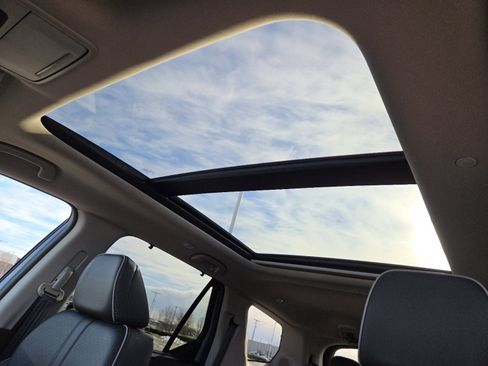 Used 2025 Honda Pilot Elite image 3