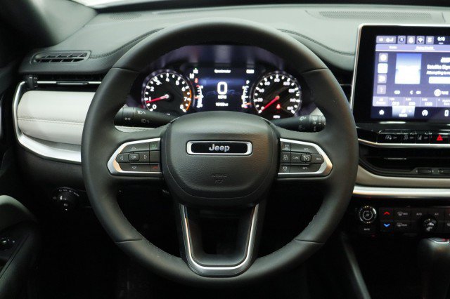 Used 2026 Jeep Compass Limited AWD/4WD image 25