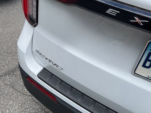 Used 2025 Ford Explorer Active AWD/4WD image 21