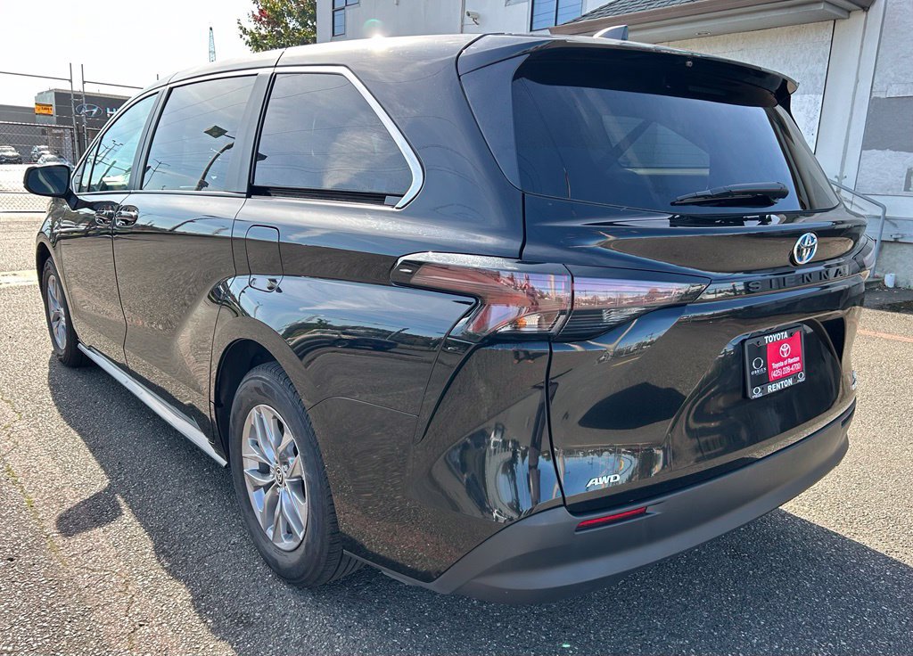 Certified 2024 Toyota Sienna LE AWD/4WD image 7