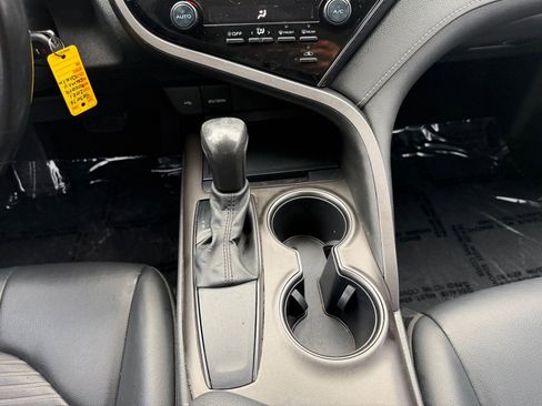 Used 2021 Toyota Camry SE image 16