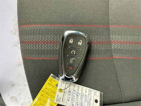 Certified 2022 Chevrolet Equinox RS image 34