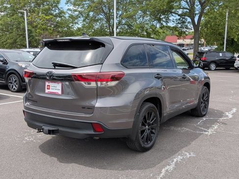 Used 2019 Toyota Highlander SE w/ Nightshade Edition AWD/4WD image 5