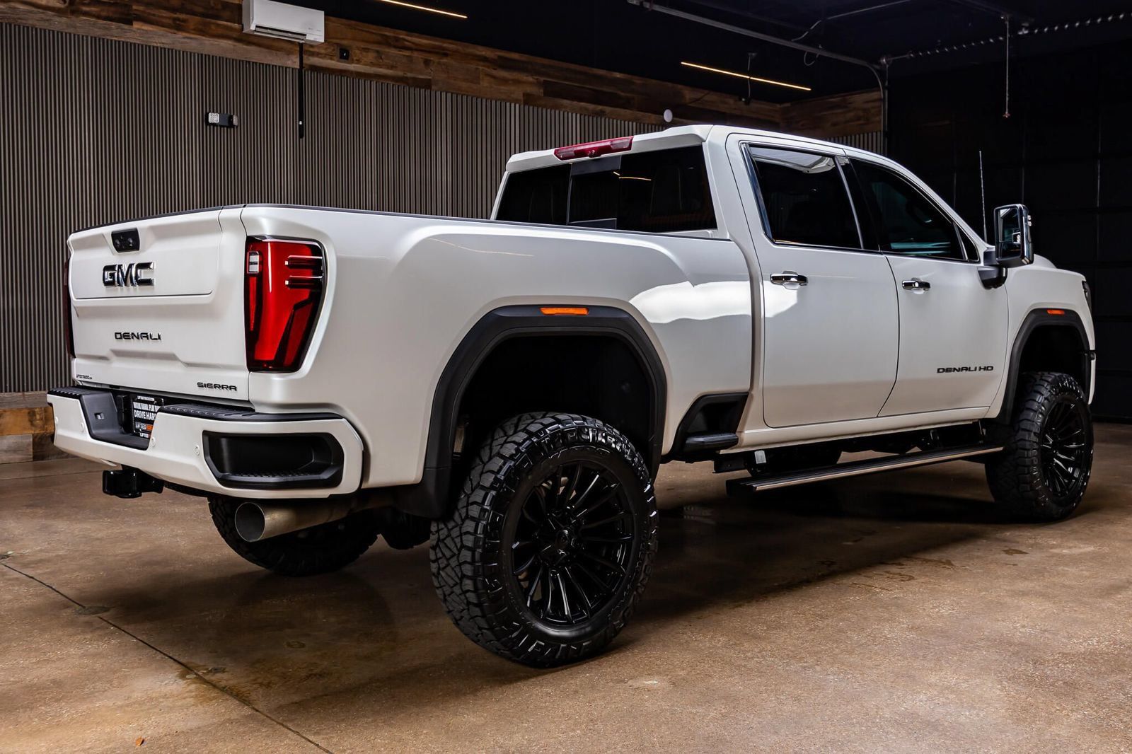 Used 2024 GMC Sierra 2500 Denali Ultimate AWD/4WD image 10