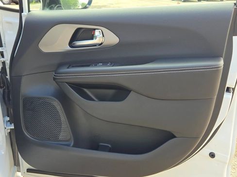 New 2027 Chrysler Pacifica LX FWD image 8