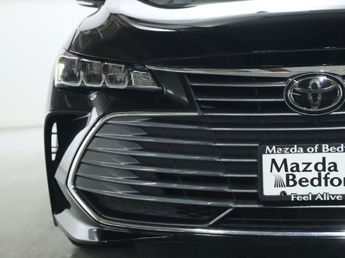Used 2019 Toyota Avalon XLE w/ Moonroof Package image 6