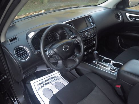 Used 2018 Nissan Pathfinder SV image 8