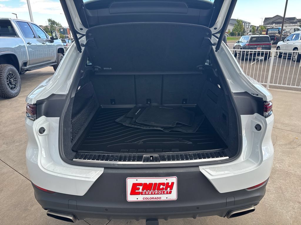Used 2024 Porsche Cayenne Coupe AWD/4WD image 23