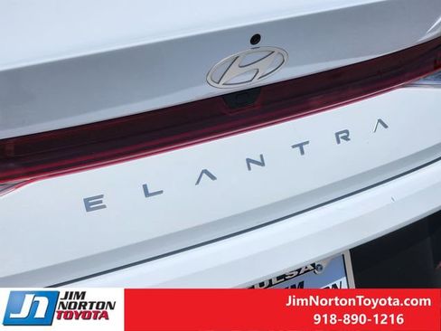 Used 2025 Hyundai Elantra SEL FWD image 11