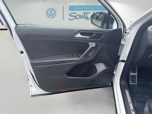 Certified 2021 Volkswagen Tiguan SE R-Line FWD image 19