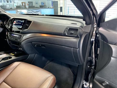 Used 2025 Honda Passport EX-L image 13