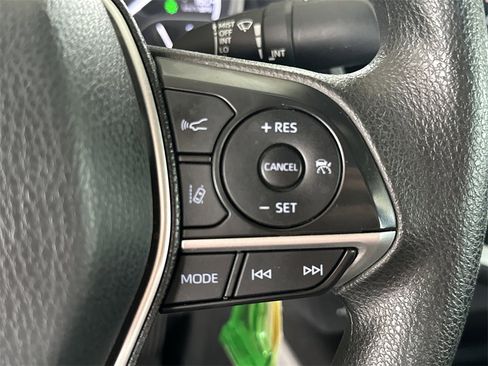 Used 2022 Toyota Camry LE image 21