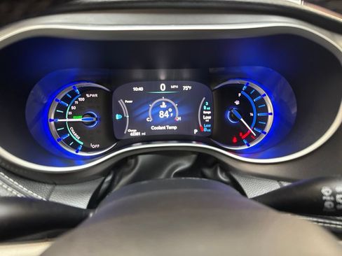Used 2024 Chrysler Pacifica Limited FWD image 27