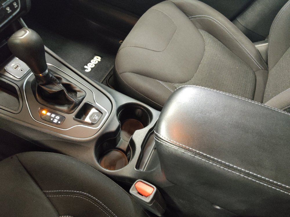 Used 2019 Jeep Cherokee Latitude w/ Popular Appearance Group FWD image 26