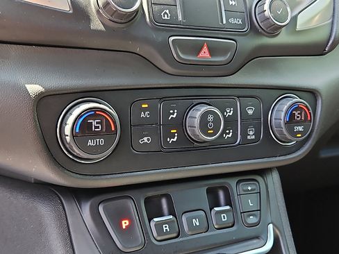 Used 2021 GMC Terrain SLT AWD/4WD image 15