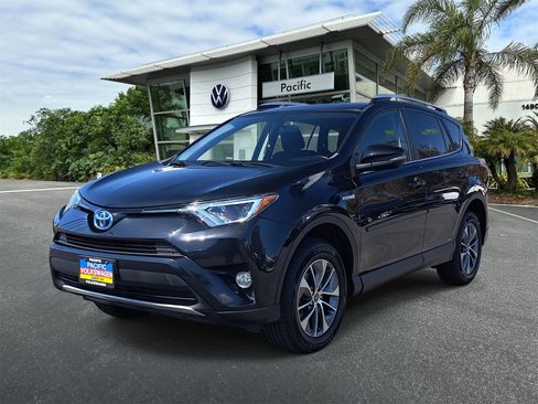 Used 2016 Toyota RAV4 XLE image 1