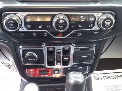 Used 2018 Jeep Wrangler Unlimited Rubicon w/ Dual Top Group image 9