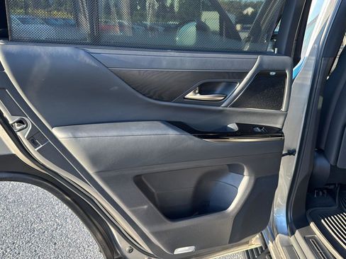 Used 2023 Lexus LX 600 4WD w/ Luxury Package image 15