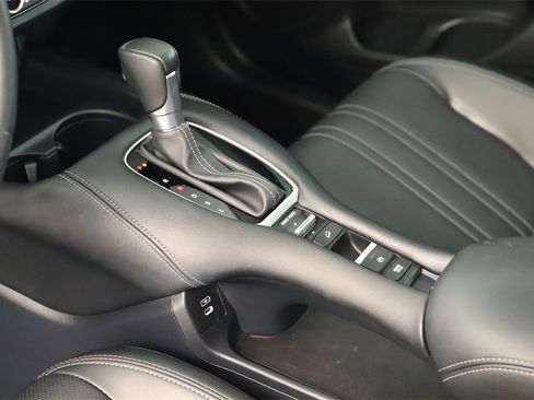 Used 2024 Honda HR-V EX-L image 17