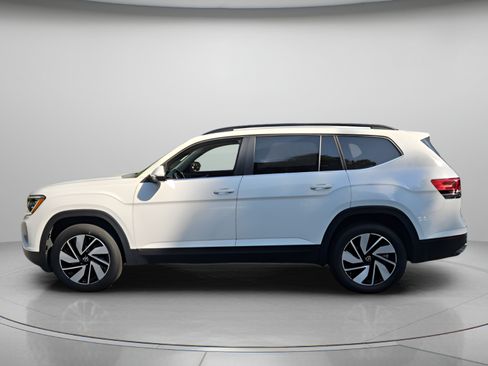 Used 2025 Volkswagen Atlas SE FWD image 2