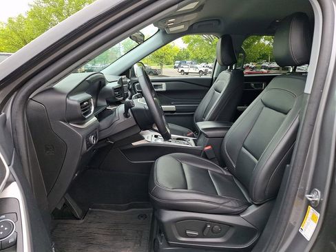 Certified 2023 Ford Explorer XLT w/ Equipment Group 202A AWD/4WD image 15