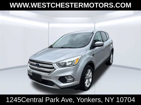 Used 2019 Ford Escape SE FWD image 1