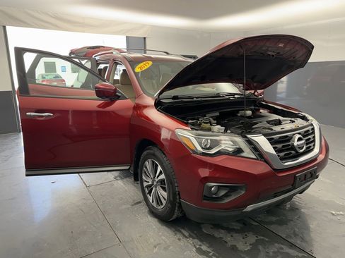 Used 2019 Nissan Pathfinder SL w/ Cargo Package image 14