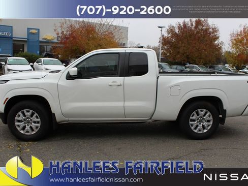 Used 2023 Nissan Frontier SV w/ Tow Package image 2