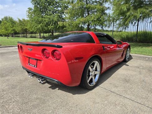 Used 2006 Chevrolet Corvette Coupe w/ Preferred Equipment Group RWD image 10