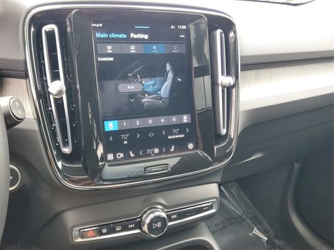 Certified 2023 Volvo XC40 B4 Ultimate w/ Protection Package Premier image 26