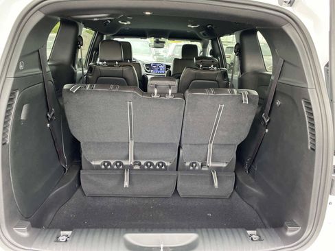 New 2027 Chrysler Pacifica Select FWD image 5
