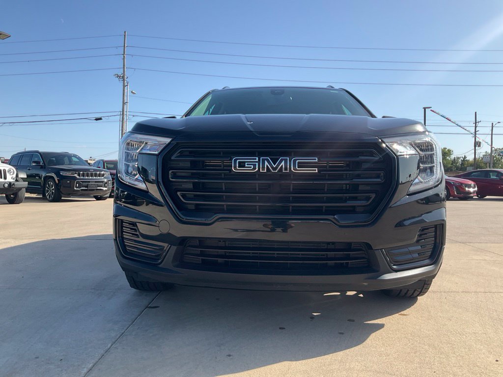 Used 2023 GMC Terrain SLE w/ Driver Convenience Package FWD image 31