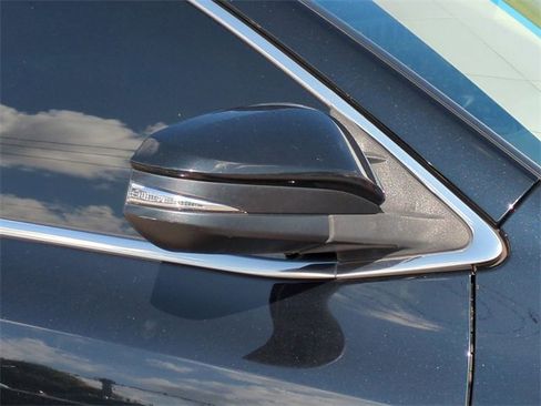 Used 2018 Toyota Highlander XLE image 12