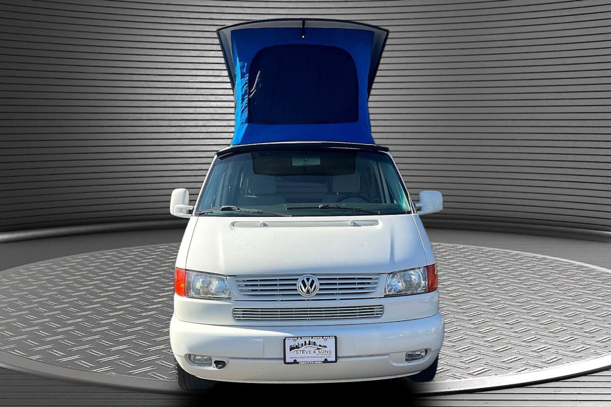 Used 2002 Volkswagen Eurovan MV FWD image 2