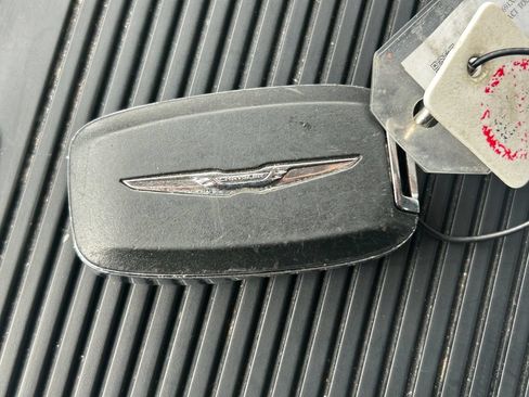 Used 2023 Chrysler Pacifica Touring-L FWD image 36