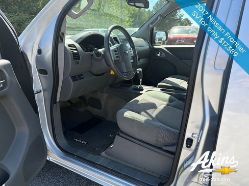 Used 2017 Nissan Frontier SV w/ SV Value Truck Package RWD image 13