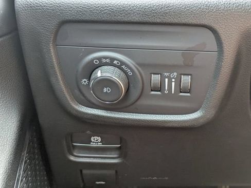 Used 2022 Jeep Grand Cherokee Overland AWD/4WD image 26