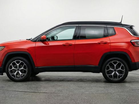 Used 2025 Jeep Compass Limited image 5