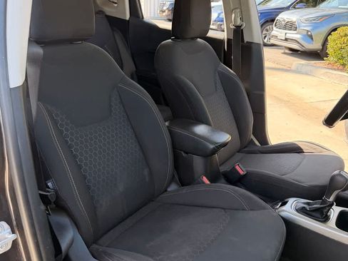 Used 2019 Jeep Compass Sport FWD image 12