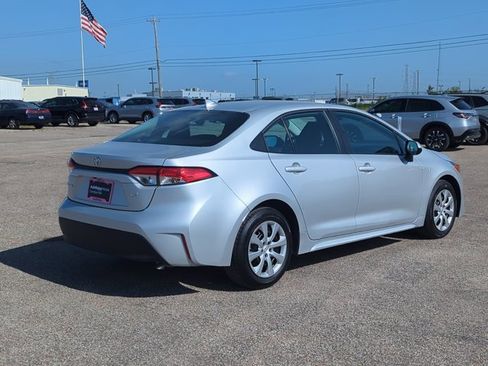 Used 2026 Toyota Corolla LE FWD image 6