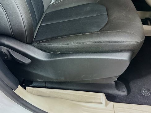 Used 2023 Chrysler Voyager LX image 24