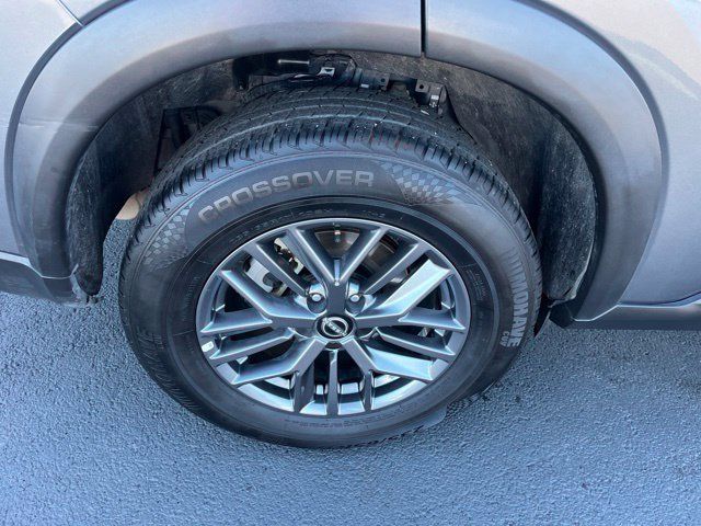 Used 2024 Nissan Rogue S AWD/4WD image 16