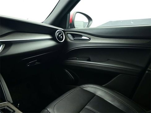 Used 2022 Alfa Romeo Stelvio Ti image 34