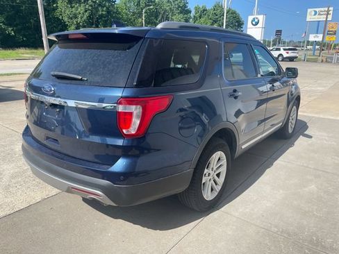 Used 2017 Ford Explorer XLT w/ Equipment Group 202A FWD image 5