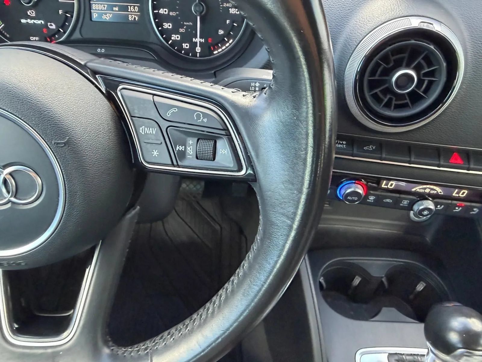 Used 2017 Audi A3 e-tron Premium FWD image 28