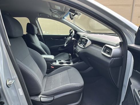 Used 2017 Kia Sorento AWD w/ LX Convenience Package image 24
