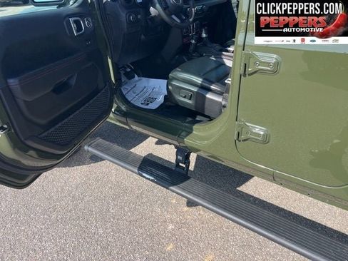 Used 2024 Jeep Gladiator Rubicon AWD/4WD image 23